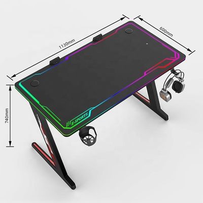 Commerciële meubels Computertafel met RGB-verlichtingssysteem en verstelbaar ontwerp