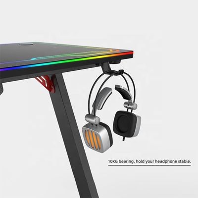 Commerciële meubels Computertafel met RGB-verlichtingssysteem en verstelbaar ontwerp