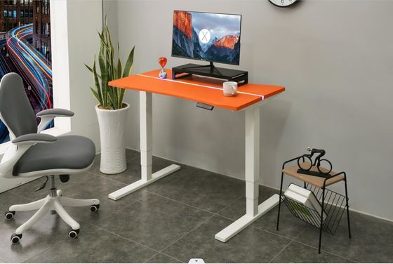 Hoogteverstelbaar bureau met E1 PB-plank