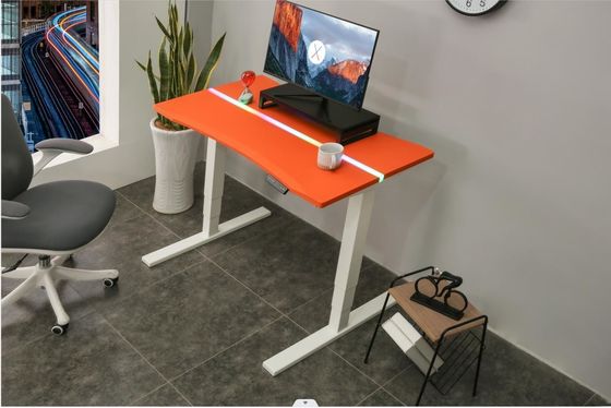 Hoogteverstelbaar bureau met E1 PB-plank