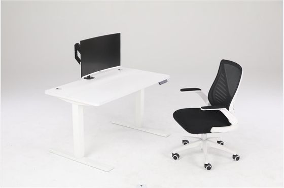 Hoogteverstelbaar bureau met E1 PB-plank