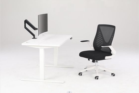 Hoogteverstelbaar bureau met E1 PB-plank