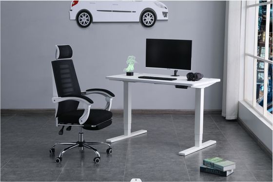 Hoogteverstelbaar bureau met E1 PB-plank