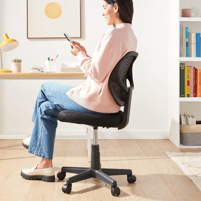Computerstafelstoel met een lage rug met draaiende functie, verstelbare hoogte